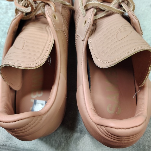 Athletic_Shoes
